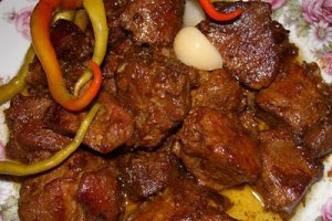Friptura delicioasa (tochitura) din carne de porc, reteta clasica si usor de preparat