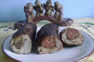 Muşchiuleţ de porc umplut cu şunculiţă sau cârnaţi