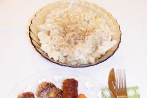 Pulpa de porc si carnati cu legume la cuptor