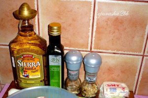 Pui Tequila cu crocant de cartofi si crema de praz