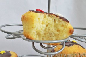 Briose cu iaurt si visine