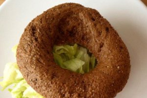 Bagel cu salată de ton
