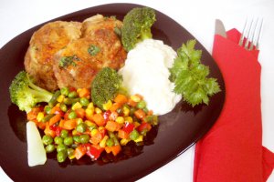 Piure de ţelină cu legume şi ceafă de porc