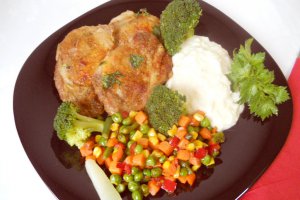 Piure de ţelină cu legume şi ceafă de porc