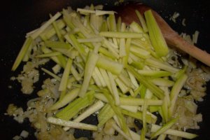 Spaghete cu gamberetti si dovlecei