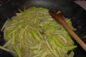 Spaghete cu gamberetti si dovlecei
