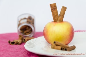 Mere coapte cu fulgi de migdale si inghetata cu mandarine