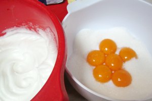Tort spirala cu caramel si crema de vanilie