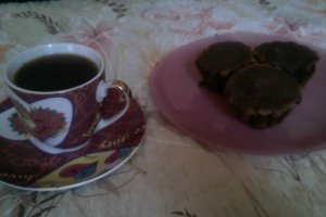 Briose de cacao cu glazura de ciocolata