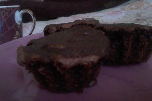 Briose de cacao cu glazura de ciocolata