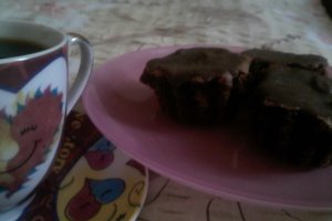 Briose de cacao cu glazura de ciocolata