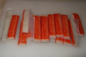 Salata de surimi cu ton, oua si pickles