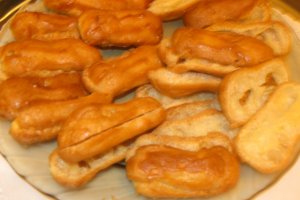Mini eclere cu crema de vanilie si struguri