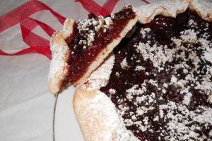 Tarta cu prune si dulceata