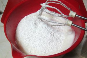 Prajitura cu nuca de cocos, ciocolata si crema de vanilie