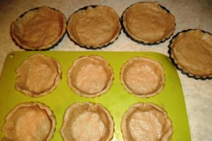 Tartine cu salata din piept de pui, ciuperci si telina
