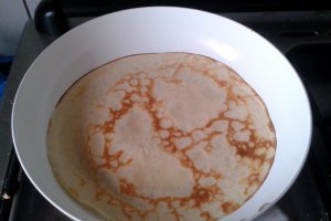 Clatite cu miere si nuca sau cu dulceata