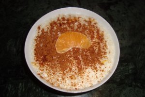 Orez cu lapte si bucati de portocala