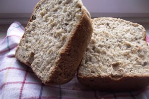 Paine din faina integrala cu seminte de floarea soarelui