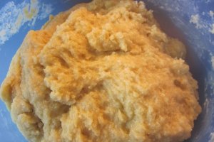 Tartă cu vișine și migdale