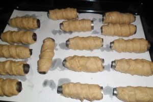 Rulouri din foietaj umplute cu budinca