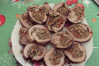 Rulada de porc cu carne tocata si ciuperci