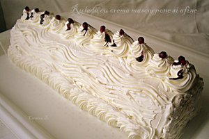 Rulada cu mascarpone si afine