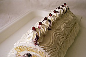 Rulada cu mascarpone si afine