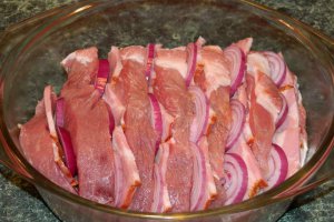 Ceafa de porc la cuptor cu bacon