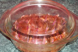 Ceafa de porc la cuptor cu bacon