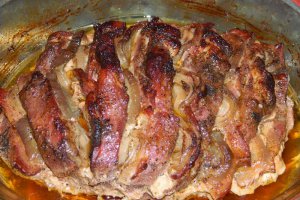 Ceafa de porc la cuptor cu bacon