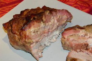 Ceafa de porc la cuptor cu bacon