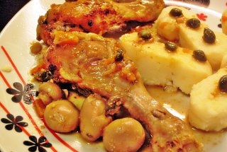 Ciocănele de pui cu capere și ciuperci marinate