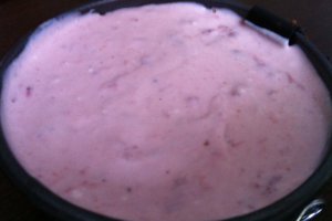 Tort cu crema mascarpone si capsuni