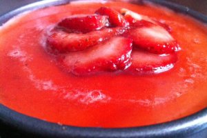 Tort cu crema mascarpone si capsuni