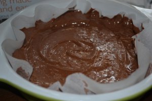 Tort cu crema de ciocolata si Skittles