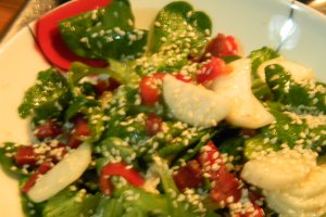 Salata de valeriana cu jambon si  seminte