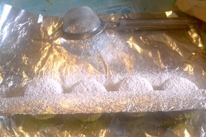 Biscuiti cu crema de vanilie si umplutura de dulceata