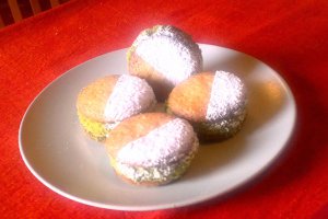 Biscuiti cu crema de vanilie si umplutura de dulceata