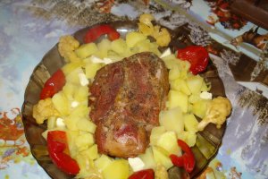 Ceafa de porc la cuptor cu cartofi natur