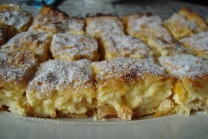 Desert placinta cu branza si stafide