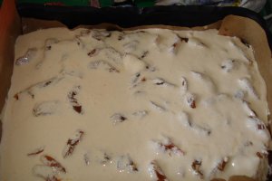 Prajitura cu dulceata de caise si glazura de galbenusuri
