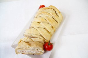Foietaj împletit cu brânză dulce şi brânză sărată