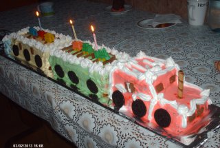 Tort tren cu crema de vanilie si ciocolata
