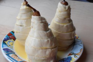 Pere umplute in foietaj