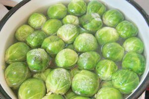 Saltimbocca cu capere si verzisoare de Bruxelles