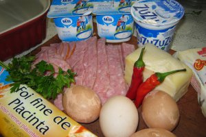 Placinta aperitiv cu sunca si cascaval