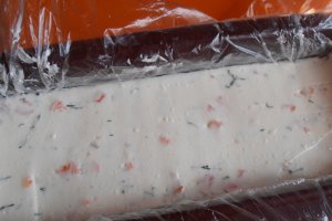 Cuburi aperitiv cu crema de branza si somon