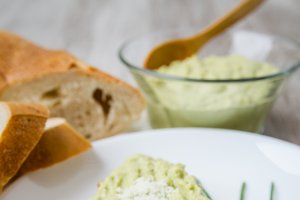 Crema avocado cu parmezan