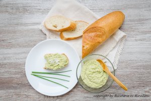 Crema avocado cu parmezan